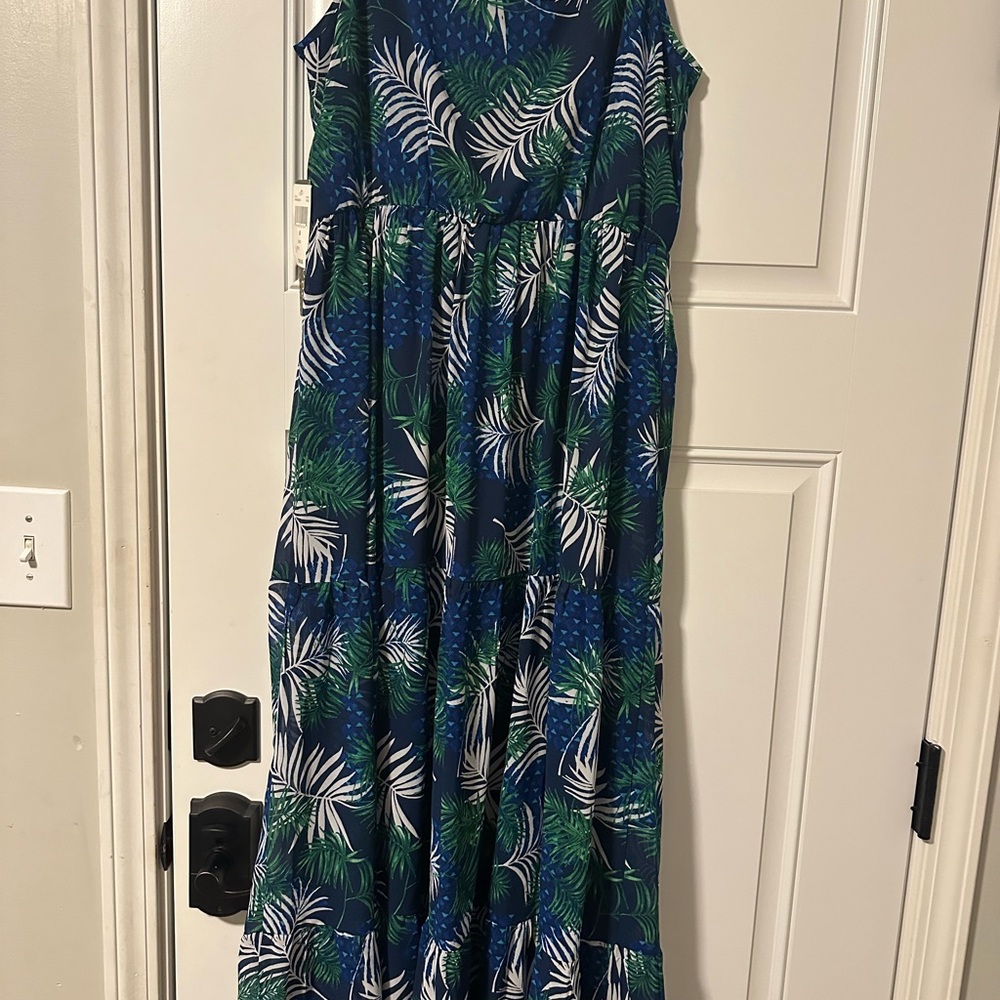 Brand new Luxology blue/green leaf print maxi dress. Size 8